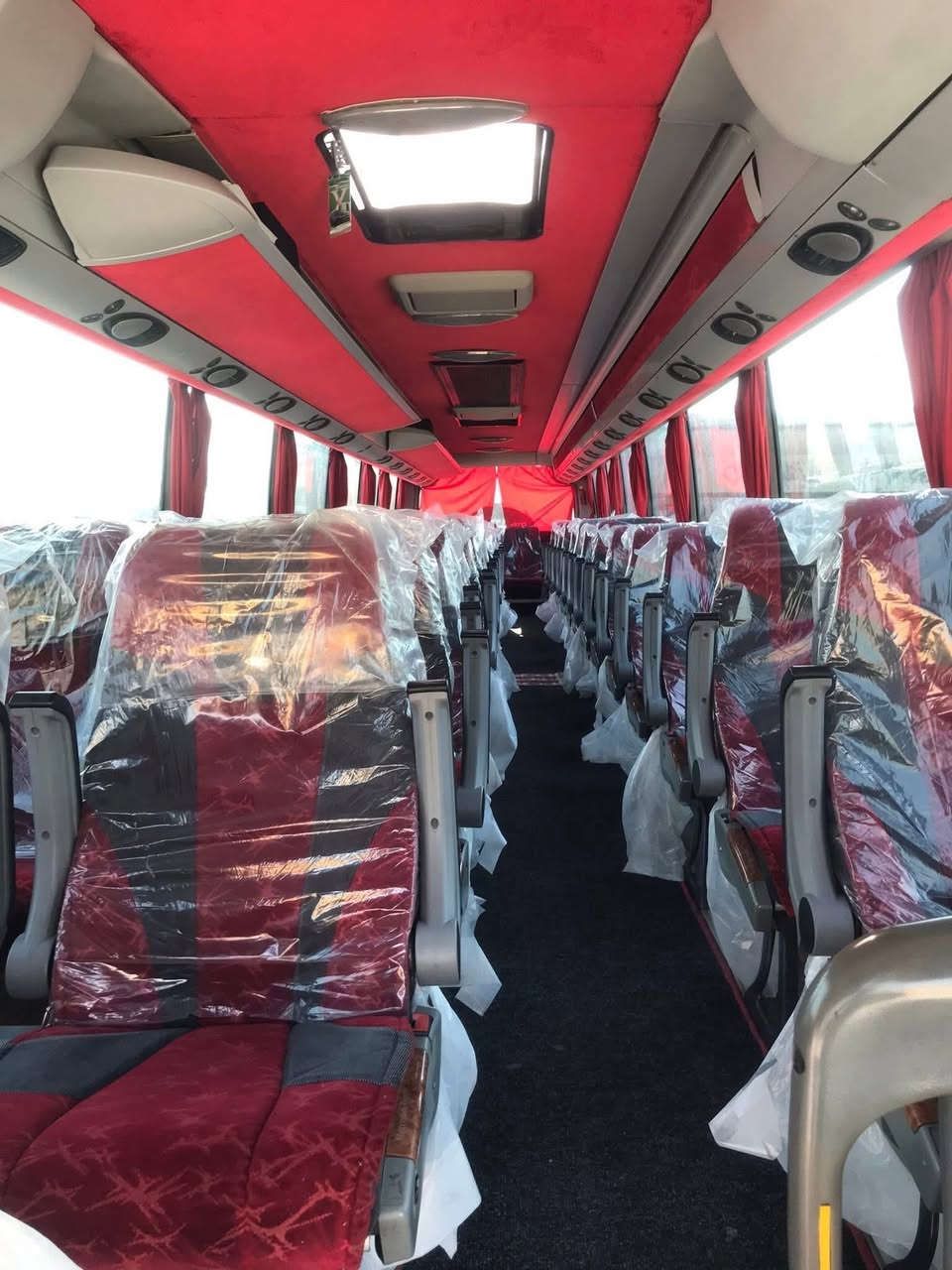 سلام عليكم باص ام السيوف حجم ١٧ في ابي عدد المقاعد ٤٧ نفر مكينه حجم ٨ كير عادي تخم تاير صدر امامي خلفي جديد كلج جديد تبريد زعانف موديل ٢٠١٠ واقع حال رقم كركوك علما السياره بيه فحص ترقيم وبيه ستماره حجز السعر ٧ وبيه مجال التواصل على رقم ***********
