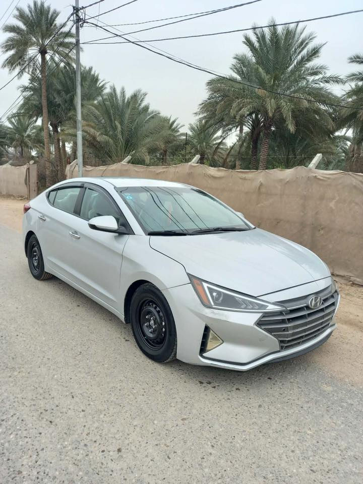 السلام عليكم للبيع هونداي النترا موديل 19 امريكي 
محرك 2000 دؤش كير AT
رقم بغداد دولي جديد بيها 4 قطع 
مواصفات نص فول حداديه وتخم تاير وتبريد كله جديد 
السعر 118 وبيه مجال مكاني كربلاء الحسينيه 
***********
