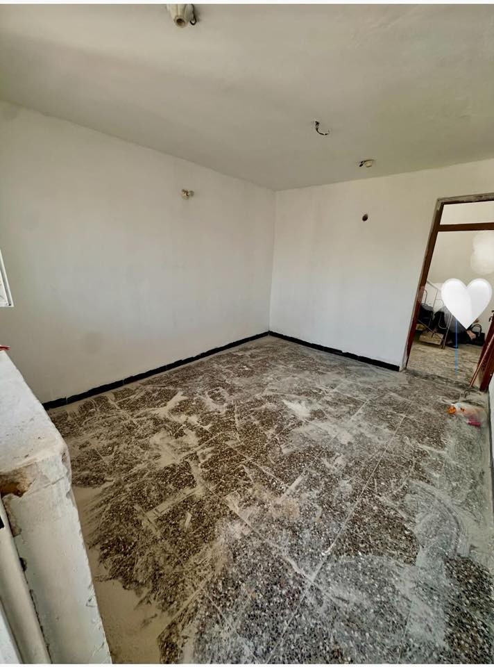بيت للايجار طابق ثاني معزول
شارع 60 فرع اسواق نعوش 
غرفتين نوم حولي2 وصاله كبيره ومطبخ وسطح عدد2 
نظيف كلش بالجديد معمري 
للايجار 300 قفل 
للاستفسار واتس اب***********
