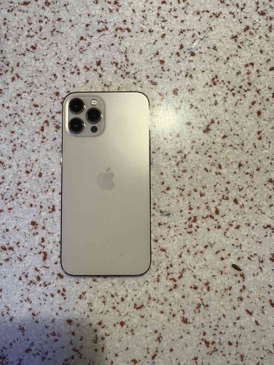 سلام عليكم 
ايفون 12برو ماكس
12pro max
نموذج m
بطاريه 79
الجهاز نضيف شخط مابي و مكفول من كلشي 
كارتونه موجوده وياه 
السعر 475 وبي مجال للطيبين
المكان بغداد الدورة 
موجود واتساب و ماسنجر
رقمي***********
