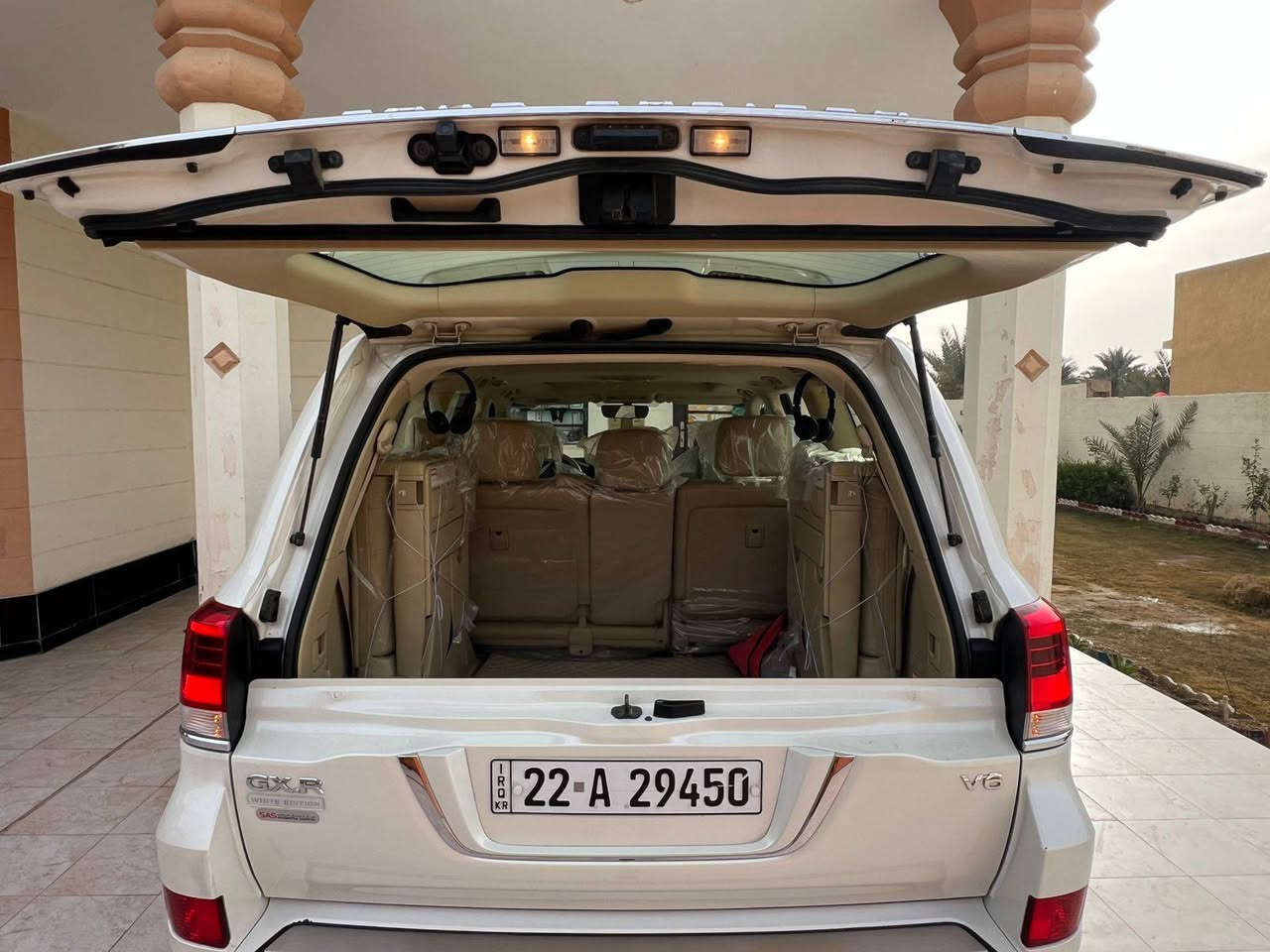 السلام عليكم ورحمة الله وبركاته للبيع لاند كروز 2017ماشيه 65الف السيارات اخت الزيرو  رقم اربيل دولي السيارات جاهزه من كلشي مكان واسط صويره الانتصال ***********
