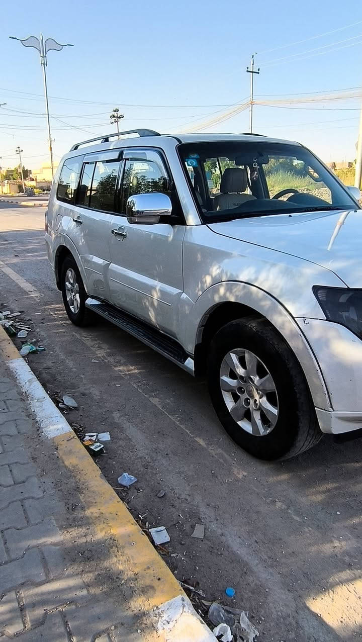 للبيع  سياره باجيرو خليجي حبتور مديل 2010 فول مواصفات لون ابيض صدفي حجم المحرك 3500 رقم  بغداد دولي  حادثها جاملغ الايمن  وصبغ جاملغ الايسر  بدون حادث  سيارة  مكفوله محرك كير اكسل كهربائهات صدر ها جديد سياره  معروفه خليجي السياره جديده مال جناي فورويل نضام دفلوك كشنات كهربائي اشارة بل مري شفط تحكم ستيرن  فتحه تبريد ثلاث قطع حساسات خلفيه زاد ثلاجه  خير من الله سياره نظيفه مال جناي والسونار مرفق ويه الصور   مكاني مكاني واسط قضاء الصويرة سعرها 125$ وبيهه مجال والاستفسار الاتصال ***********

