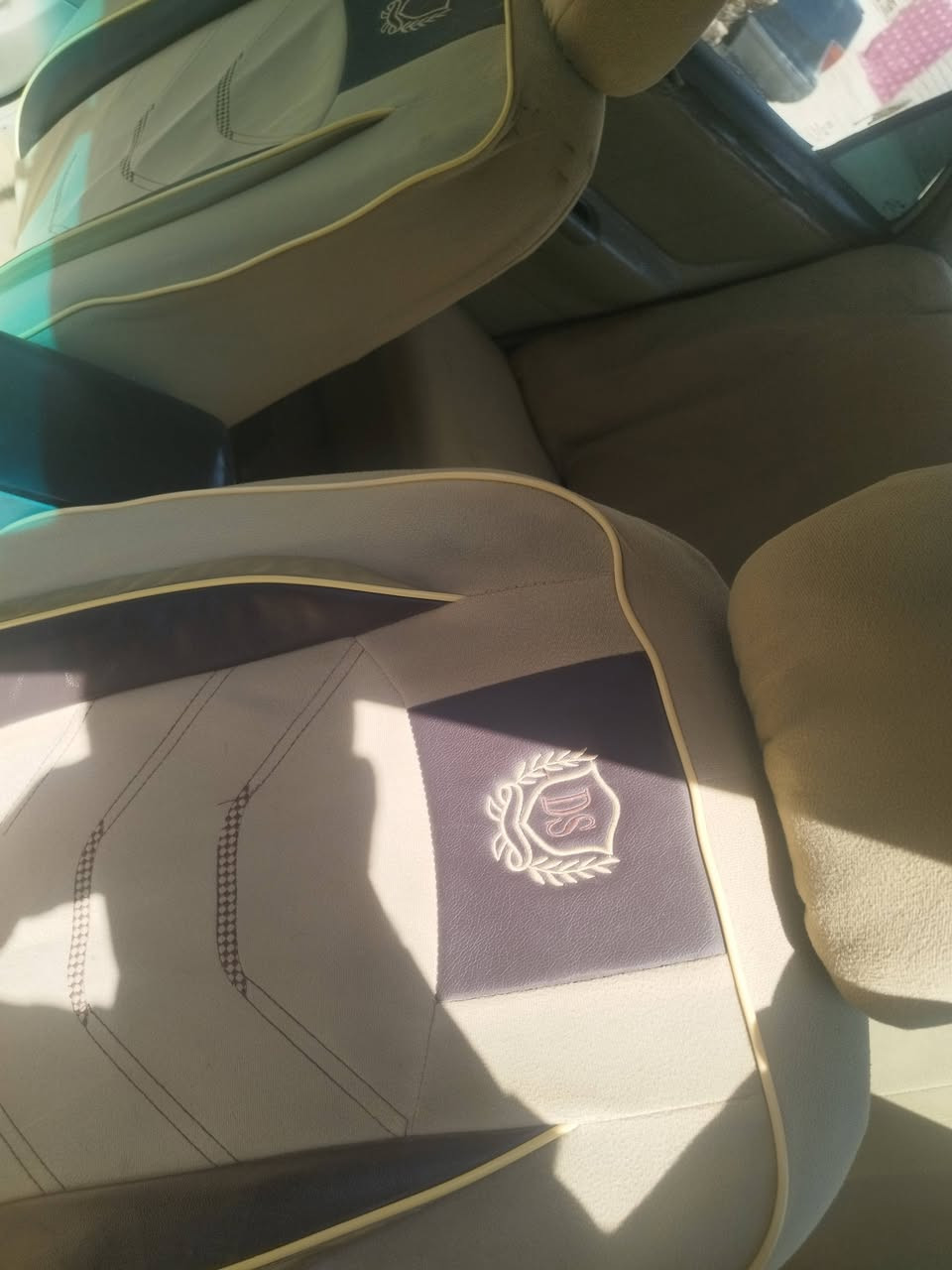 جلي موبل محور كورله للبيع السعر 40وبيه مجال سوق الشيوخ كرمه بني سعيد الكرماشيه ***********
