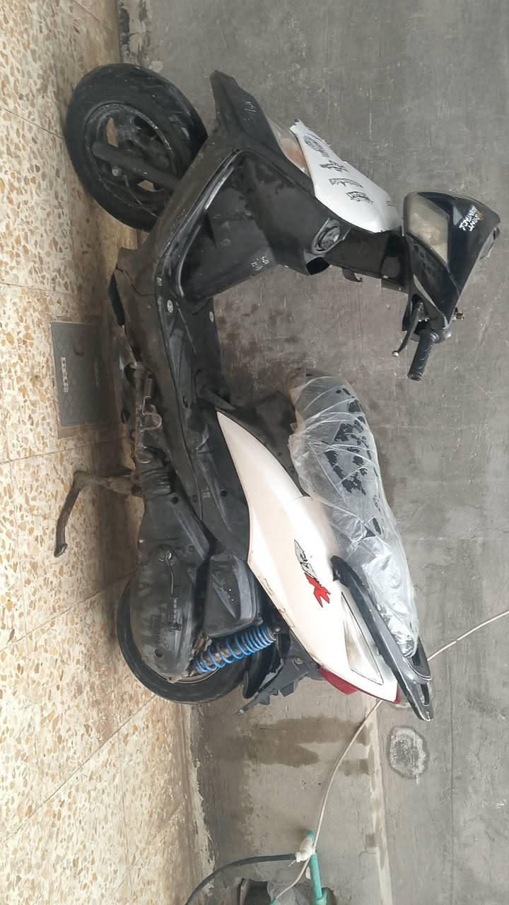 لسلام عليكم دراجة ماكس ثعلب
دراجة خير م̷ـــِْن الله دراجة احلة م̷ـــِْن الصورة دراجة بيهة 
كلج رياضي اممامي بيهة لايت زنون بيهة سكن لون اخضر
سعر الدراجة 300  قليل مكان سبع ابور متواجد خاص.   
الرقم ***********. بي وتساب
