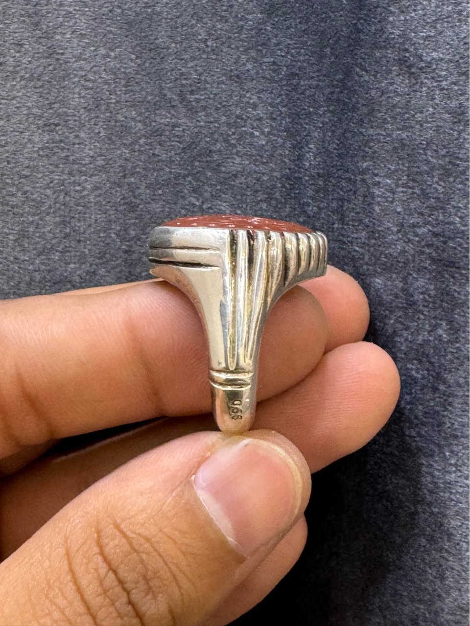 اللهم صل على محمد وال محمد 
خاتم عقيق يماني لون جزري
قطعه في منتهى الروعه والجمال
صياغةة البحرين 
ورشه لمسات فضه عيار 990
مخطوطه / "وَإِنَّكَ لَعَلَىٰ خُلُقٍ عَظِيمٍ"
مقاس الخاتم يلبس 20/21
يوجد توصيل كافة المحافضات البصرة, العراق


**إذا كنت صاحب هذا الإعلان وتريد حذفه لأي سبب، رجاءا أرسل رسالة إلى الدعم الفني**