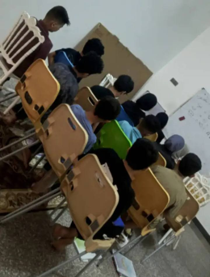 باقي 19 يوم لامتحانات نصف السنة يعني مابقى شي التريد دورة رياضيات سادس ابتدائي تحجز يمي كلها تعرف تدريسي و كل سنة نسبتي 100 %بالوزاري اتعب وي الطالب كلش بحيث ماكو طالب يدخل عندي  دوره ويرسب طلابي درجاتهم تخبل اني معلمة متعينة يعني مو خريجة و گاعده بالبيت 🌸
الما تحجز بهاي الايام وتجيني قريب الامتحان كلش ما استقبل
لان عندي وجبات هواي والناس الحاجزه بالبداية اكيد الها الاسبقية مكاني بالثوره للحجز اتصال واتساب *********** ماعندي وقت للمحادثات الطويلة، ناصرية, ذي قار
