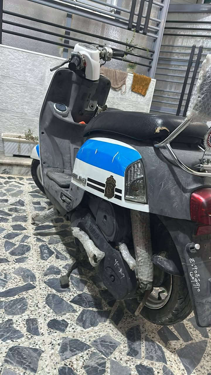 سلام عليكم
للبيع بوليس كفالة حاوية
صارلها جم شهر من طالعه دراجه جديدة كلش 
طالعه من ماكس العراق 
كفالة برغي تجاري مابيها ماشية ٣٥الف 
بكل وكت نكره سلف 
مكاني نجف حي الوفاء 
السعر ٩٠٠ وبيها مجال الدراجه تسوه تاخذها تترحملي برغي تجاري مابيها ودراجه مطلعها ع ايدي من ماكس العراق ومن دوام لبيت تجي وشوف بعينك النضافة 
مو شراي اطلع كبل لتصير لوتي براسي 
***********
