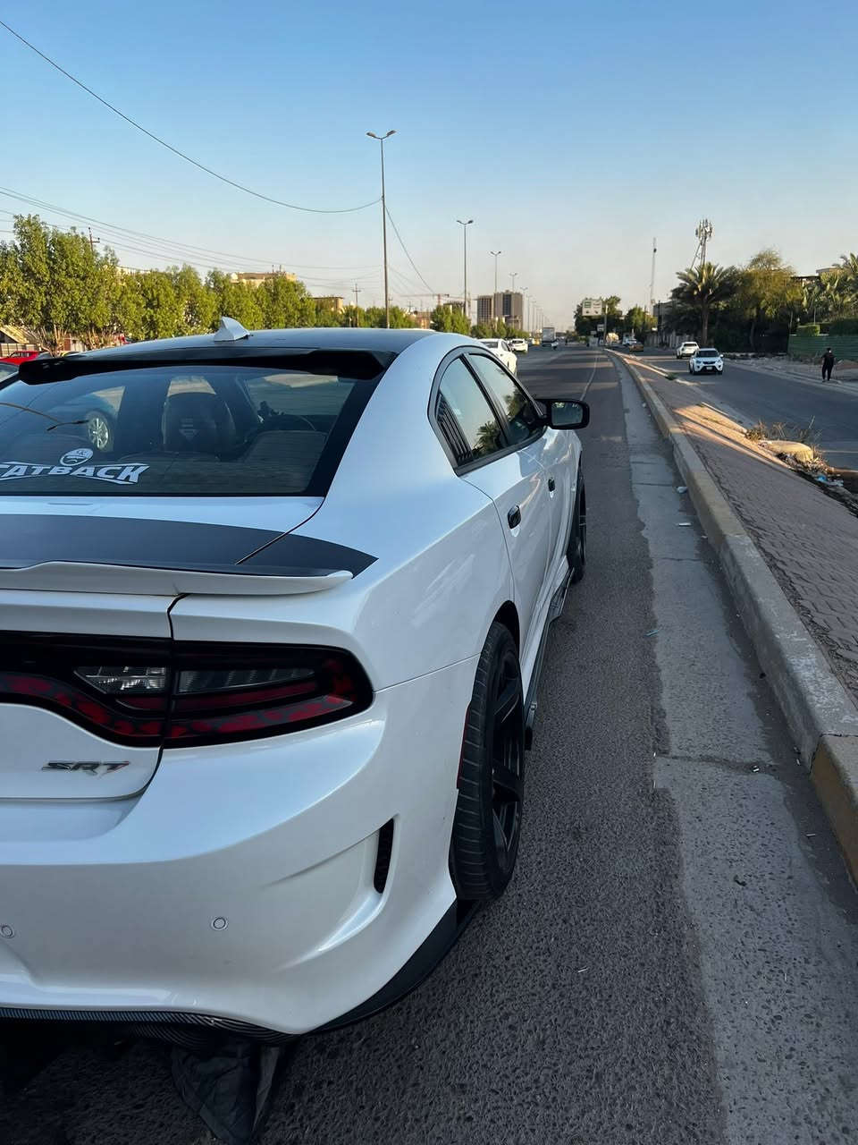 چارچر SRT اصل
موديل 2016
لون ابيض صدفي 
فول مواصفات 
عليها كاربون فايبر كامل 
رادار امامي
رادارات جانبي 
ونقطه عمياء 
كشنات حضن SRT
تنته 
ويل 20
السياره مفوله ؏ الاخير 
عليها دبات تحكم ريموت (فتح واغلاق )
عليها جكات سسبيشن S2
محرك3600
ضربة السياره)) ((بنيد وشبر من جاملغ امامي فقط  راجع ما مبدل سونار موجود سياره جديده ممتشغله ماشيه 90ميل فقط 
***********
***********
مكاني بابل جبله 
سعره 1٨٥
بيع فقط بدون مراوس
سيارة بسمي
