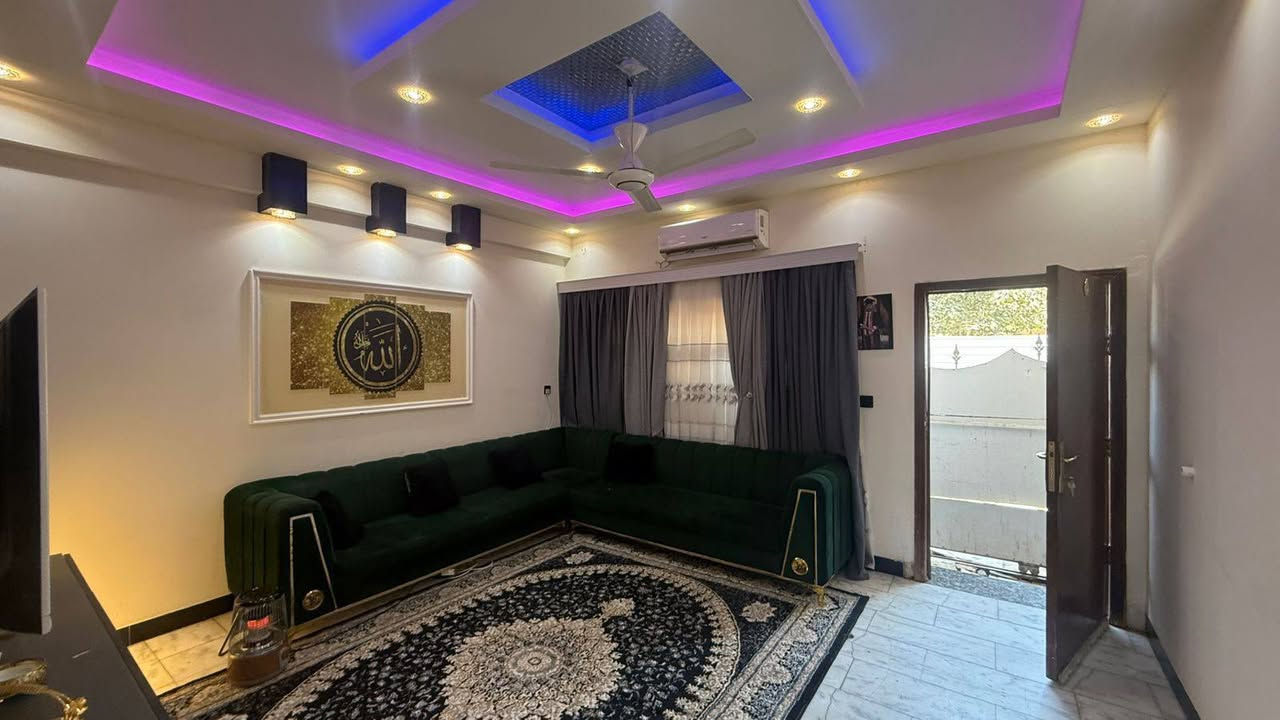 دار للبيع زيونة محلة٧١٠ المساحة ٦٦ الواجهة ٥ يتكون من ٣ طوابق استقبال ومطبخ ٤ غرف و٣ حمامات ومنور  تواصل مع صاحب الدار مباشر *********** حسين بغداد, العراق
