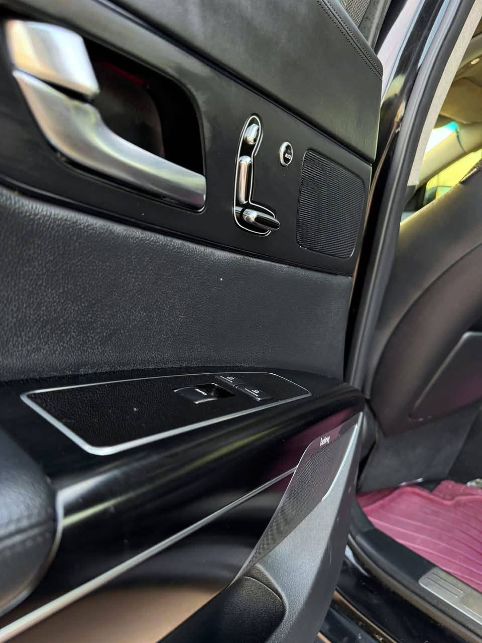 السلام عليكم ورحمة الله
للبيع سيارة كيا كورس موديل 2013 خليجي 
السيارة فول مواصفات   
كصه قماره فقط مشموله بالترقيم
بيه ارقام اصوليه مع ليبل باب مع ليبل جامه (بدون سنويه)
صناعه كوريه ومواصفات المانيه
المواصفات
1- كيا كورس موديل 2013 خليجي  
2- محرك 6 سلندر 3800 
3- ويل كب حجم 18 اصلي وكالة عدد 5 ويل كب 
4- ابواب السيارة ال4 شفط كهرباء 
5- قبق جنطة كهربائي شفط
6- مرايا جانبية كهربائية شفط مع السويج مع حساسات الاجتياز الجانبية 
7- بصمات ابواب عدد 4
8- حساسات امامي خلفي اصل 
9- السيارة 4 كاميرات امامي وخلفي ومرايا 
10- لايتات زينون عالي ناصي مع كشافات دعامية LED 
11- بخاخات لايتات 
12- بردة خلفية كهربائية اصل مع بردات اصلية للابواب الخلفية
13-كشنات متحركه مساج
14- مرايا جانبية حساسة وعاكسة للضوء العالي 
15- غرفة السيارة جلد اسود اصل 
16- كشنات الصدر تحكم فول كهرباء والتحكم داخل الابواب مع ذاكرة كشن
17- كشنات السيارة ال 4 تدفئة وتبريد
18- شاشات اصلية في الكشنات الامامية لعرض ال DVD 
19- تحكم ستيرن جهتين متكامل بلوتوث وحاكية وتحكم صوت وسرعة 
20- رادار امامي لتثبيت المسار والسرعة ومانع التصادم
21- كشنات خلفية واسعة جدا مع تحكم بمجموعة من الايعازات في اللوحة الخلفية 
22- تحكم في التبريد والشاشة الرئيسية والبردة الخلفية من المقاعد الخلفية 
23- تحكم كهرباء في الكشنات داخل الكشن تحكم اضافي 
24- تحكم كهرباء في الكشنات الخلفية 
 
26- وضعيات قيادة عدد 3 طبيعي واقتصادي ورياضي 
27- ستيرن كهربائي الحركة 
28- مع مجموعة من الايعاز في هذا الموديل 
السعر ... 68
مكان السياره ميسان 
***********
