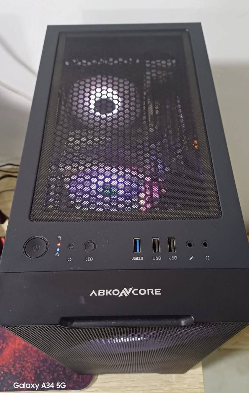 كمبيوتر كيمنك والباور سبلاي مشتريه من مكتب القوة بالعشار جديد بيه ضمان
المعالج
Ryzen 3 3100 OC 4.4GHZ 8CPU
اداء السنكل كور وصل لل i7 9700K
مبرد المعالج
Cooler 120ML Deep Cool AG400 A-RGB
المذربورد
ASUS PRIME B450M-A II Like New
بورد ممتاز جدا وبيه 4 مداخل للرامات
كارت الشاشة براند
RX 580 8GB MSI ARMOR 
الكرت مكسور السرعة مصنعياً (OC Edition)
الجهاز يقراه 570 بس هوه 580 ويشتغل بأداء ال580، السبب انو ال570و580 ثنينهم نفس التعريف، اسئل المحلات وشوف 
رامات
RAM 16GB DDR4 T-Force 3600MHZ A-RGB
الذاكرة 
M.2 256GB Toshiba With Heatsink
HDD 500GB WD Blue original 
HDD 500GB SEAGATE
الأجمالي T1 HDD و SSD 256G
الباور سبلاي
B.P.650W JUNGLE LEOPARD REFORMATION PSU 80% Plus Bronze
ATX 3.1 PCIE 5.1 حديث ويدعم تقنيات حديثة 2026 مشتريه بتاريخ 5/2 يعني الضمان باقي بيه 7 اشهر اي عطل او خلل يصير بيه يتبدل واي خلل يصير بالتجميعة بسبب الباور همين يتحمله
الكيس نظافة عالية
CASE Abkoncore + 4FAN A-RGB 
فريمات ممتازة موضح بالفيديو فورزا الي هيه لعبة قوية ،بدقه عاليه وصلت فريمات لل 75 فريم وهاي بدقة عاليه شاشتي 2k يعني اذا دقه اقل توصل فريمات اكثر
وبالنسبة لسالفه البوست (OC) حاليا بالصور انا ما مسوي بوست وخاله على الاعتيادي لان ما عندي شغل ولا جاي العب، تكدر تسوي البوست من الBios وتوصله لأقصى شيء
بيه العاب كراك Forza 5 و Resident evil 3 و God of war و Battlefield V وThe last of us ii و بعد بيها مساحه كبيره وتكدر تنزل بيها العاب اكثر
وياه بلوتوث توصاله قطعه هدية
ملاحظة الشاشه مو وياها ولا للبيع
كارتون الكيس والمذربورد موجودات
التجميعة كلش نظيفة ومستخدمه قليل لان جنت سادس بس بالعطلة استعملتها
العنوان:البصرة الجزائر التحسينية الجديدة ،لا يوجد توصيل
السعر 500 الف،وبيها مجال ،فقط بيع،لا يوجد مراوس
للتواصل ***********
