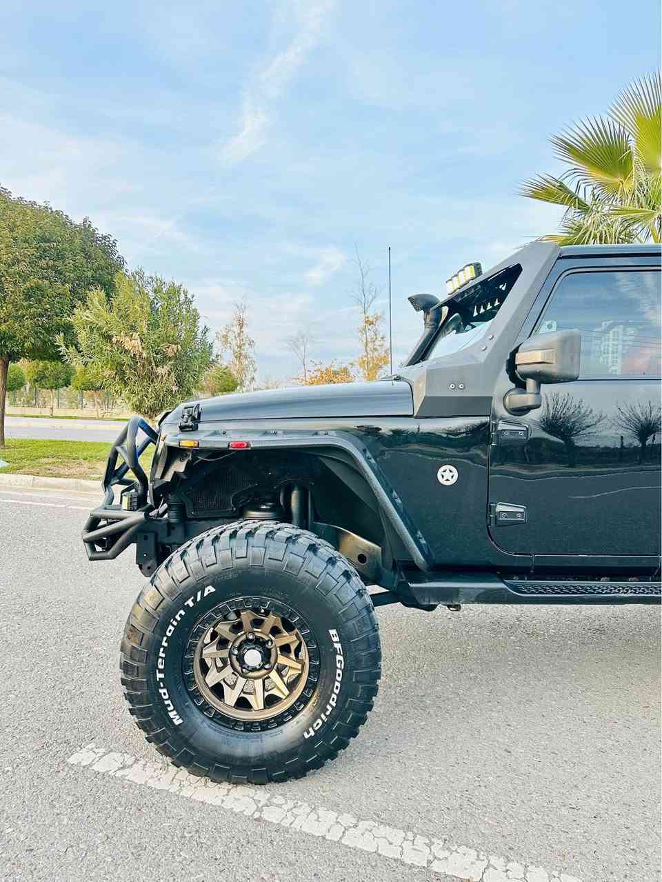 🇺🇸🇺🇸🇺🇸 Jeep Wrangler Sport  🇺🇸🇺🇸🇺🇸

للبيع غوريلا الامريكية 🦍

شباب السيارة سعرها جداً مناسبة بلنسبة لهل مصاريف اللي صارفين عليها يعني ما بقى شيء مصارفين عليها و نصبته يخبل و كلش حلوة و وبل عافية على اليأخذه 🙏🏻

للبيع فقط !!

موديل : 2017 
وارد : امريكي 

حادثه : ربع جملغ خلفية صبغ و بوند و صندوق تبديل علمود تزويد و تغير شغل و موجودة سونارها تريد ادزللك ياها و تدلل

محرك : 3600 بانزين V6 سلندر المرغوب
ماشية : 67 الف ميل
لون : اسود لماع 
نسبة النضافة : 98% 
رقم السيارة : اربيل
مكان السيارة : اربيل شارع ٦٠

سعر السيارة : 225$💰 ورقه و مجال قليل و ابلاش بلنسبة لهل مصاريف و مزدودة بلكامل 

رقم تلفون و واتساب : 

***********
***********

⚜️⚜️⚜️⚜️⚜️⚜️⚜️⚜️⚜️⚜️⚜️⚜️ 

مواصفات سبورت معروفة ميحتاج تذكير 👍🏻

فحص و هزة و السنوية كله جديدة و السيارة بأسمي تحويلها نفس اليوم و بي كتاب جام تضليل تمشي بكل محافضات و رقمه شبه مميز وياها هدية 🙏🏻

محرك و كير و كهربأيات كله شرط بدون النقص و السيارة جاهزة بدون اي مصرف الحمدلله 🙏🏻 أربيل, العراق
