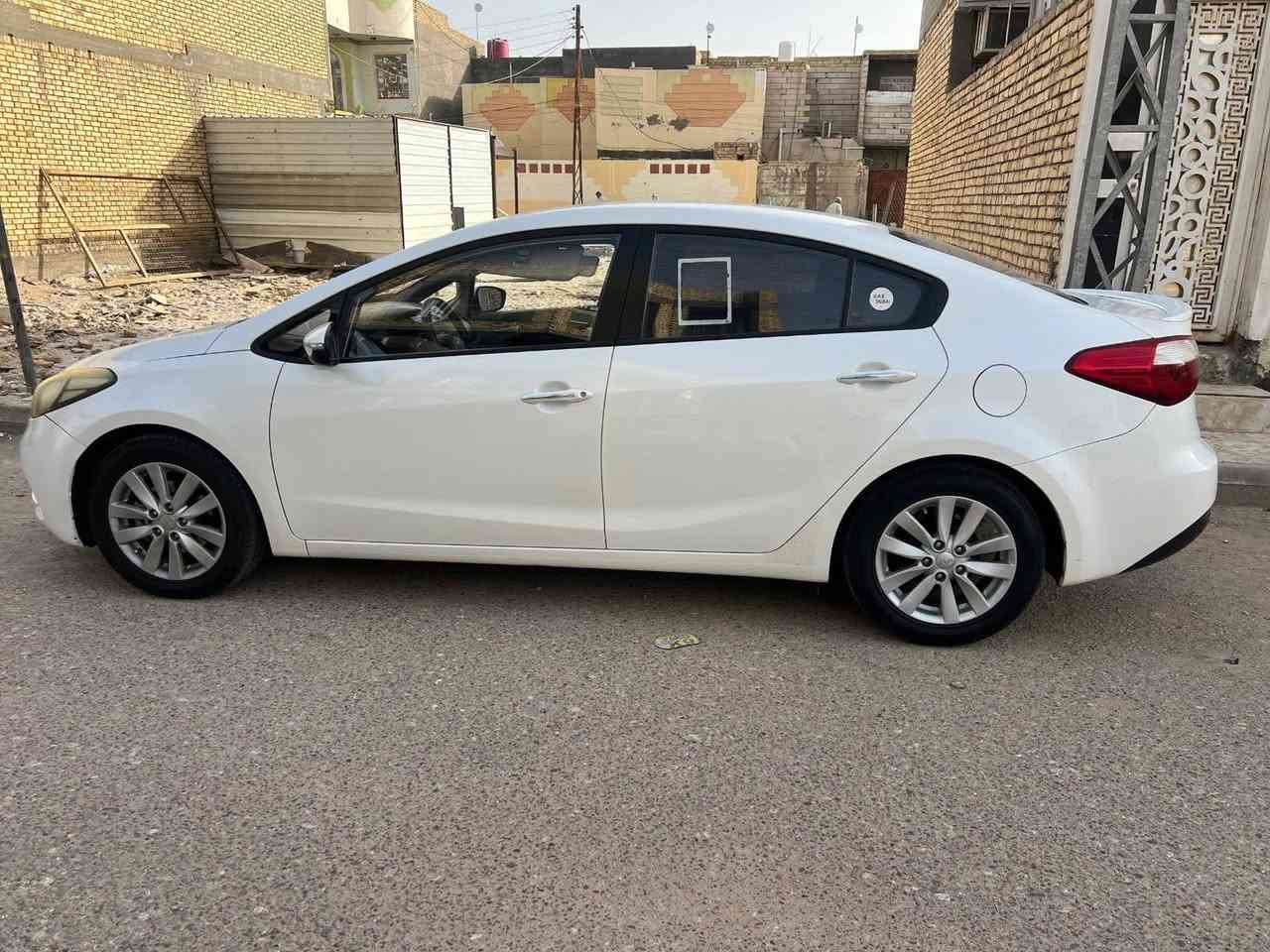 سيراتو موديل 2016. كفالة عامة السونار مرفوق بالمنشور
خليجي مكينه 1600
ماشيه 160
رقم بصره دولي كامله هزه صارلها 6 اشهر 
مواصفاتها 
اشاير مري ترحيب شاشة تحكم ستيرن حساس خلفي امامي
خمسة ويل كب  
تبريد تدفئه حدادية تخم تاير كلها جدد 
سياره نضيفة وجاهزة 

السعر 127 وبيها مجال مكان السيارة الناصرية مركز 
للأستفار الاتصال ***********
مكلف بالنشر الاتصال فقط
