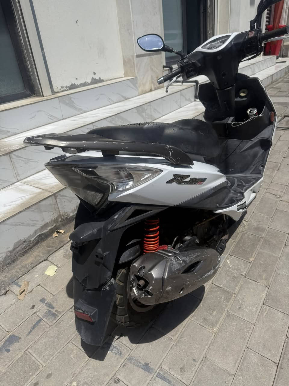 كايمكو رايسنك  محرك 180شغال مكينه خرسه  كهربايات شغاله اوراق كامله. مكمرك بس سجل. الدرجه بس بيه خربطه شويه السعر 600 وبي مجال الرمادي شارع 20
***********
