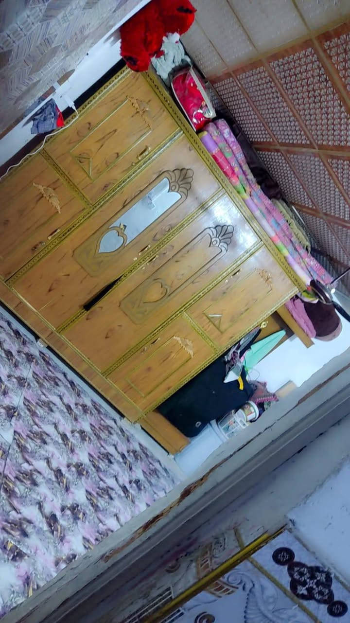 اسلام عليكم  بيت البيع.تجاوز   بل حيانيه شارع ستين  البيت متكون من غرفه وصاله ودانيه ساحه جيبره والبيت نضيف بناء جديد كل سراميك حته ساحه سراميك. البيت لا علي كص ولا جاين تبليغ ابد الله شاهد شارع نضيف خوش ناس امان كل يمك مدارس صدليات اسواق كلشي متوفر البيع السباب خاصه شراي فقط نتصل ع هاذ رقم *********** سعر اب 16بي مجال
