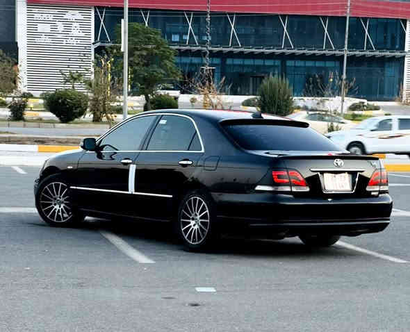 شاهینە براوە براوە
مۆدیل 2005 بەسمە ڕەش
گەورە بەگەورە 182
سڵایت
ئاوێنە شەفتو ئیشارەت
دەبڵ سپۆرت
کامل زینۆن
گەرمیوو ساردی بەشەرت
تازە ڕۆنی گۆڕاوە
پێنج بەسمە
شاشەو کامێرایە  
ویل ماسدیس 
برێگی نەبەسراوە
لەسەر ساغی ڕەنگ گۆڕاوی یابانە 
کامال سپۆرت شتێکی جوان 
سەیارەکە هی ماڵەهی محامەلەنیە 
شوێن ڕانیە 
*********** 
کۆتا سحری 45 کۆتایی
