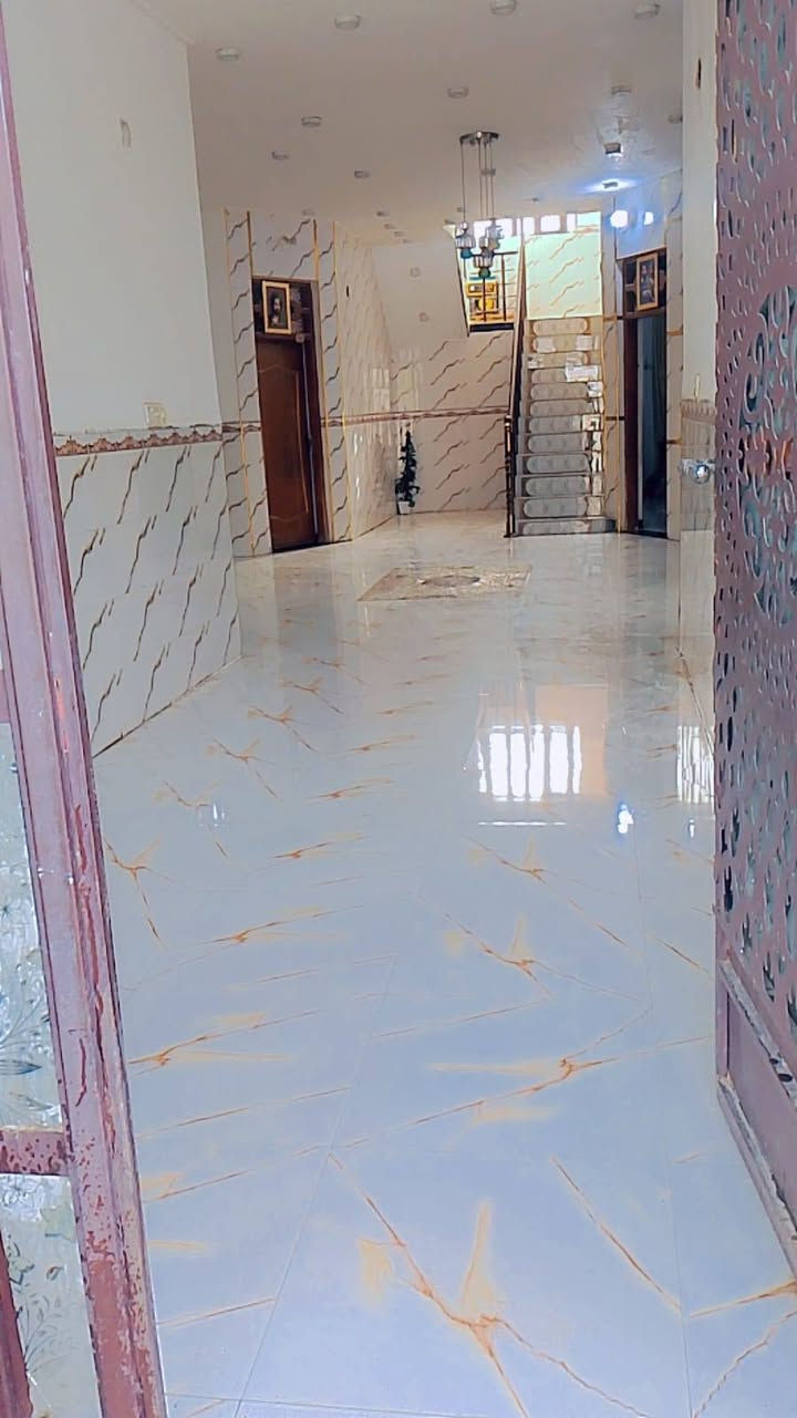 ياالله السلام عليكم بيت للبيع منطقة الكرامة وجه شارع العام طريق كوت بغداد
المساحة الكلية 500 متر مساحة البناء 220 متر بناء طابوق جمهوري
كامل خدمات تبليط لباب البيت
للاستفسار الاتصال على ***********
***********
