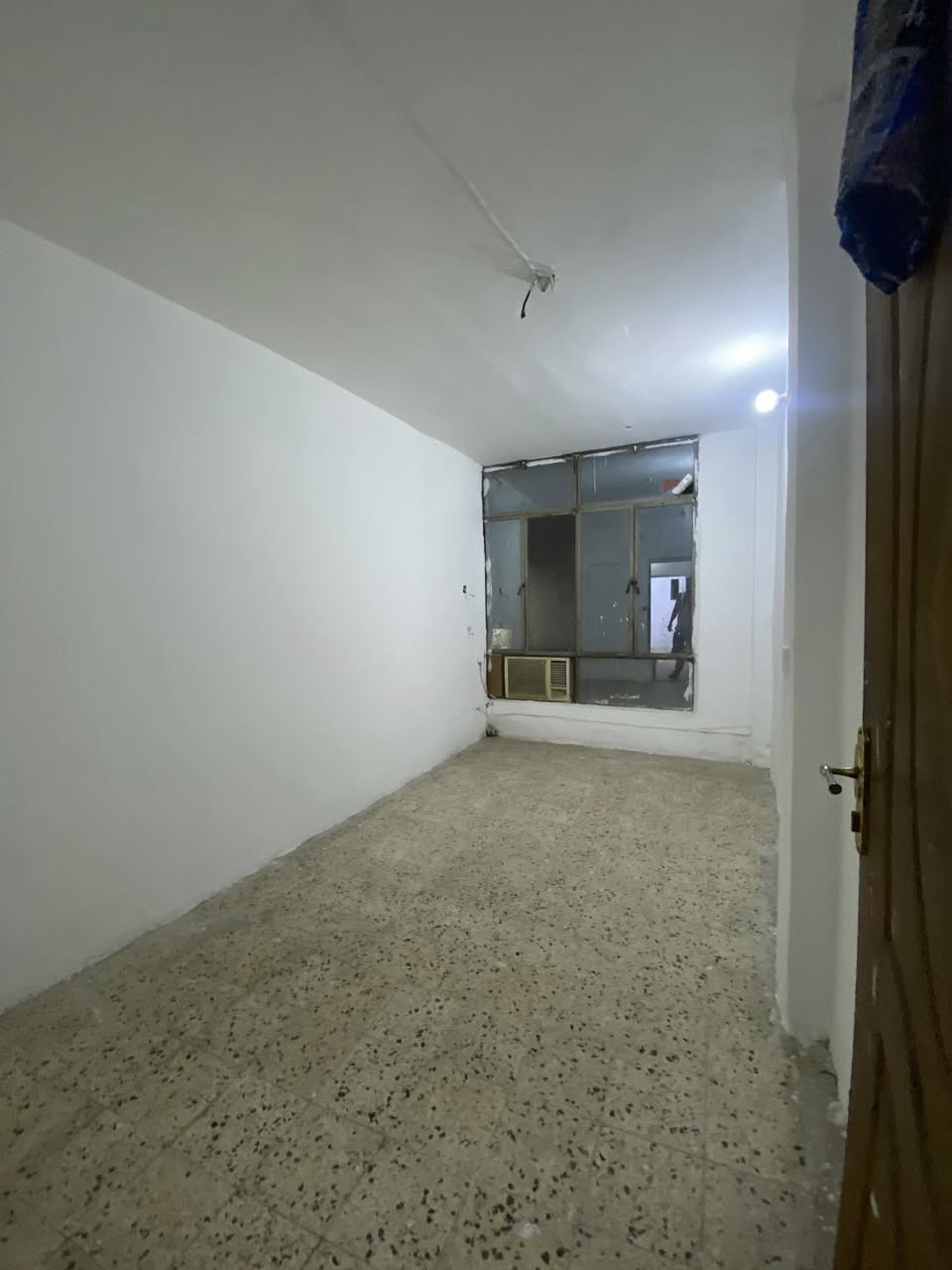 دار للإيجار للسكن ( عائله) او تجاري. ب ٥٠٠ الف قفل
الاعظمية - شارع ٢٠ - على الشارع العام 

يحتوي على صاله + مطبخ مشترك 
حمام 
غرف نوم عدد (٤) 
البيت مسحاته ٤٠ متر 

للاستفسار : 
***********
