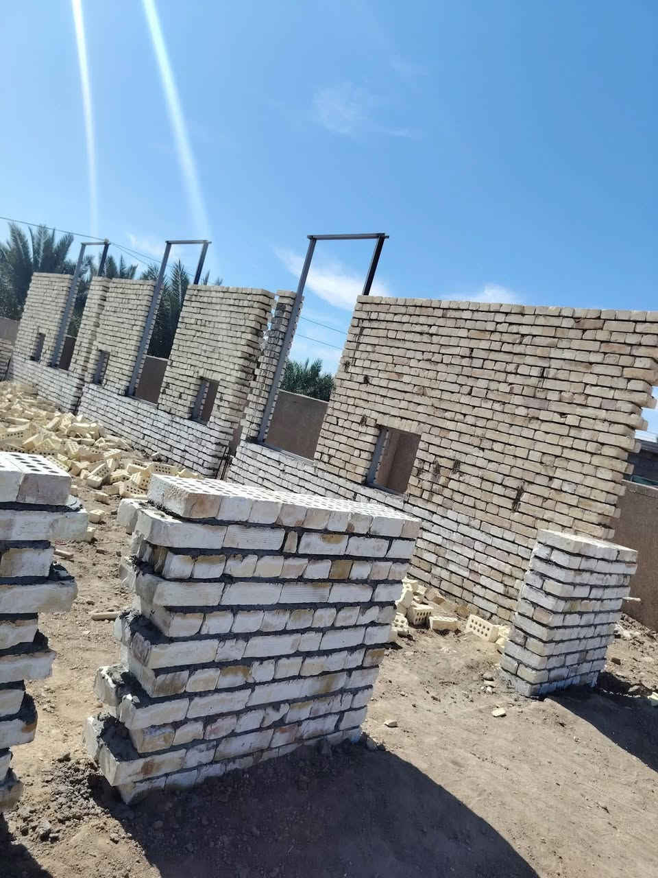 سلام عليكم ورحمة الله وبركاته جامع الباري قيد الانشاء على الناس المحسنين محتاجين مواد بناء كشيش وحصو رمل اسمنت طابوق جزاكم الله الجنه ونعيمها هاتف ***********او*********** واتساب
