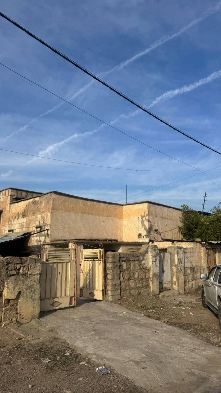 بيت بحساب ارض 
للبيع حي الطيران 
قرب مطار الموصل 
المساحه 500
للاستفسار الاتصال 
‏‪ 0751 729 3820
‏‪0770 178 4147‬‏
