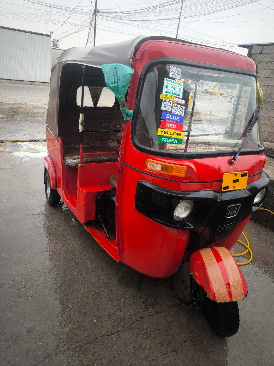 تكتك للبيع موديل 2017 اورق التكتك خير من الله ما بيه نقص اي شي تجي تفحص كل الكهربيت شغاله او كلشي بيه جديد 3400 او بيه مجال بصيط مكاني بغداد هاذ الرقم التواصل ***********
