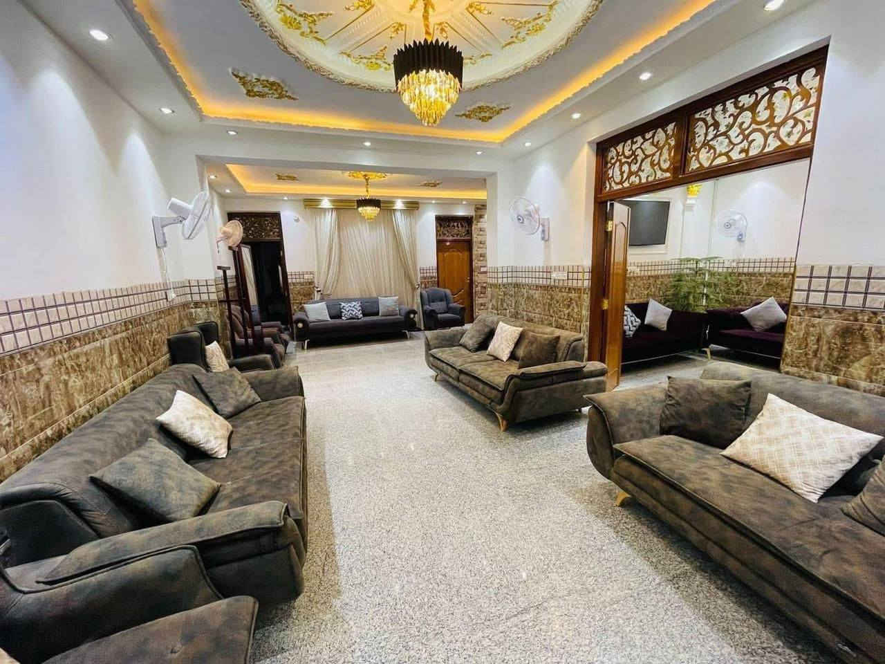 دار للبيـــــــــــــع...
طابــــــــو مــــــلك صـــــــرف...... 
حي الضباط الأولى قرب سنتـــــــــر الأسعار.... 
ـــــــــــــــــــــــــــــــــــ
طابقيــــــــن والبناء نظيف جداً... 
والمســــــــــاحه // 284م... 
ـــــــــــــــــــــــــــــــــــــــــ
خمسة غرف نـــــــــــوم نظام سويت... 
صالــــــه هـــــــول مطبـــــــــــخ حار بارد 
صحيات خارجية وداخليه كــــــــــراج حديقــــــــــه ومـــــــــــــناور
ــــــــــــــــــــــــــــــــــــــــــــــــــــ
عقارات رامســــــــــر 
***********
***********

