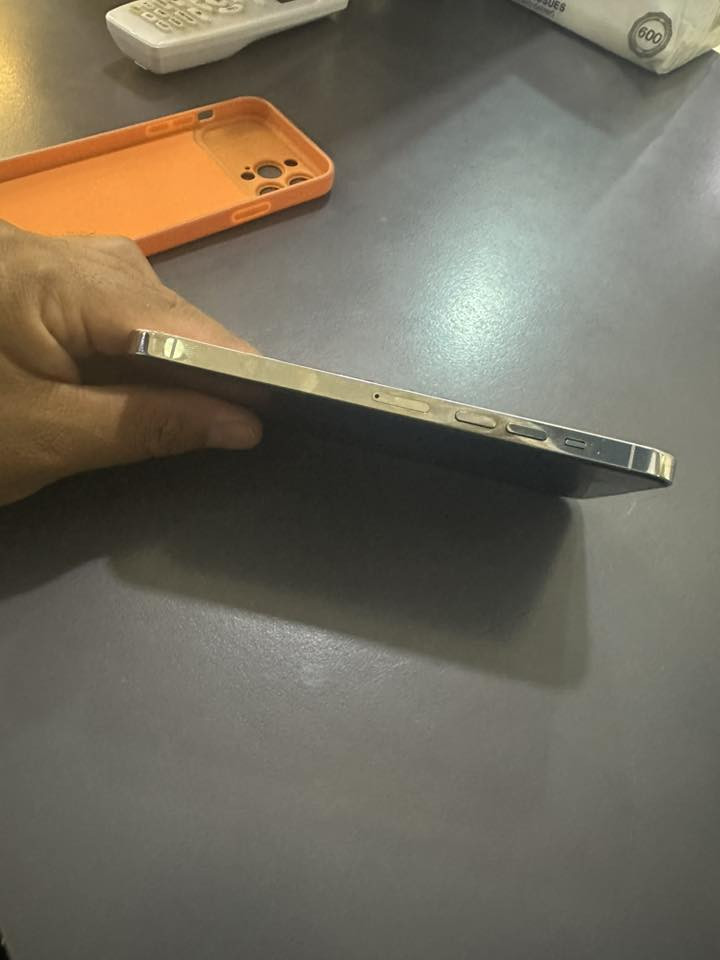 السلام عليكم ايفون 13pro max بطاريه ٨٦ بلاديه وين ميعجبك افحص كلشي ممبدل بيه ذاكره ٢٥٦ زلغ مابيه 
سعر٦٧٥ وبيه مجال شويه حك الجيه رقمي ***********
