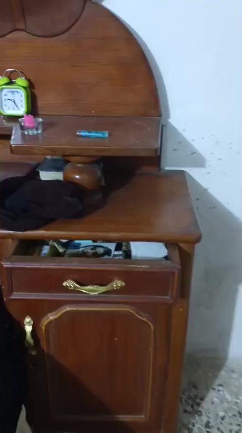 غرفة نوم حلوه 6بيبان عوزهه بس اقفاله اسعر 350
***********
