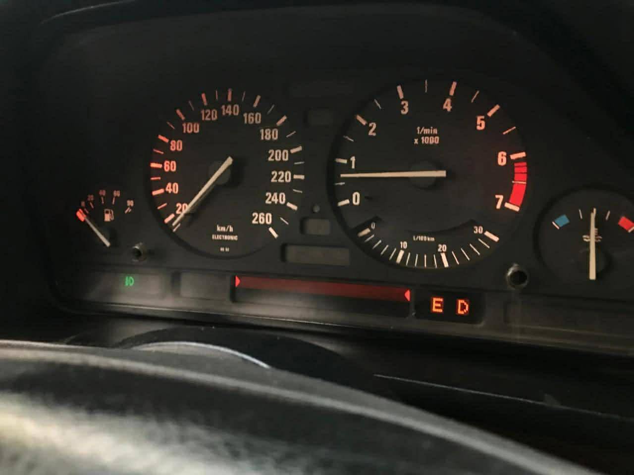 من رخصة الادمن
525/(اصل40! )بليته وسنويه !(اصل40) 
موديل1993
مكينه بي لاستيك ولف فقط
كير اوتو شرط جديد 
مصبوغة جماليه لون أسود ملكي
رقم أربيل سنويه جديده بسمي شرط تحويل
صدر امامي خلفي جديد
تخم تاير ويل
كشنات جلد
صاج ملكي
سلايت 3 طكات
هوك بلادي
لايت سوار + منظومة زنون
تبريد شغال شرط ❄
مري منفصل
دوس m 
كهربائيات كلها شغاله شرط
السعر $60 وبي مجال
مكان سياره فلوجه للستفسار اكثر***********
