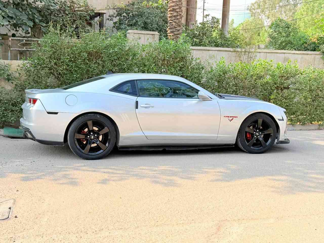 السلام عليكم
كمارو 2011 محدث 21 

سنويه 2028

بيها قطعه صبغ 
السعر 86 وبيها مجال بسيط

سياره حلوة واي نقص مابيها 

***********
