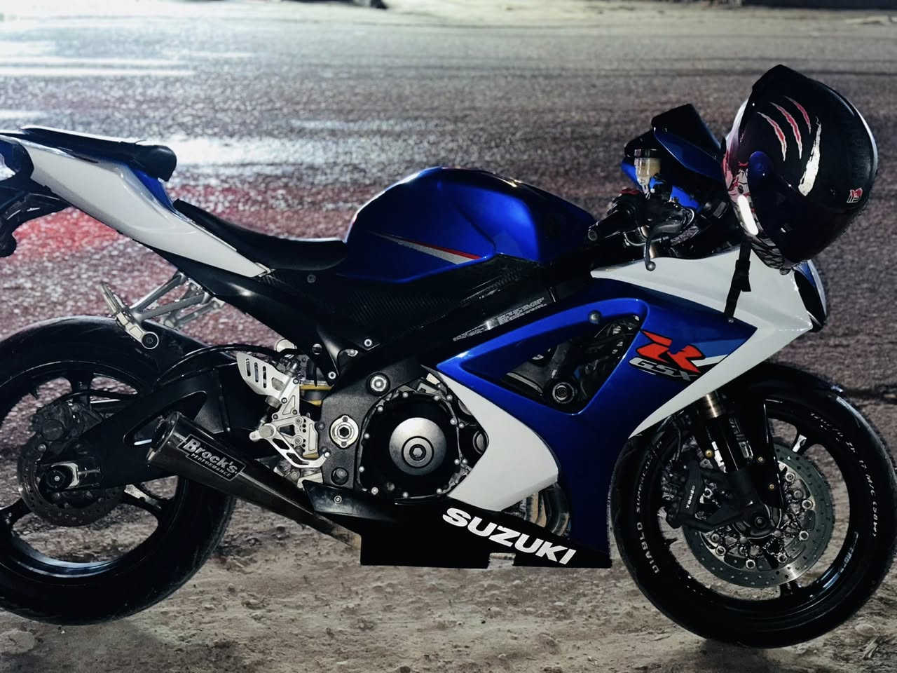 سلام عليكم
متاح جكسر 1000 
مبرمجه ٣ مودات
عليه صالنصه Brocks
عليه ترتيبات مثل مواضحه بل صور 
عله تخم سلايدرات 
دراجه. زنون 
دراجه كفاله عامه 
مكاني بل حسينيه مال راشديه 
رقم ***********
