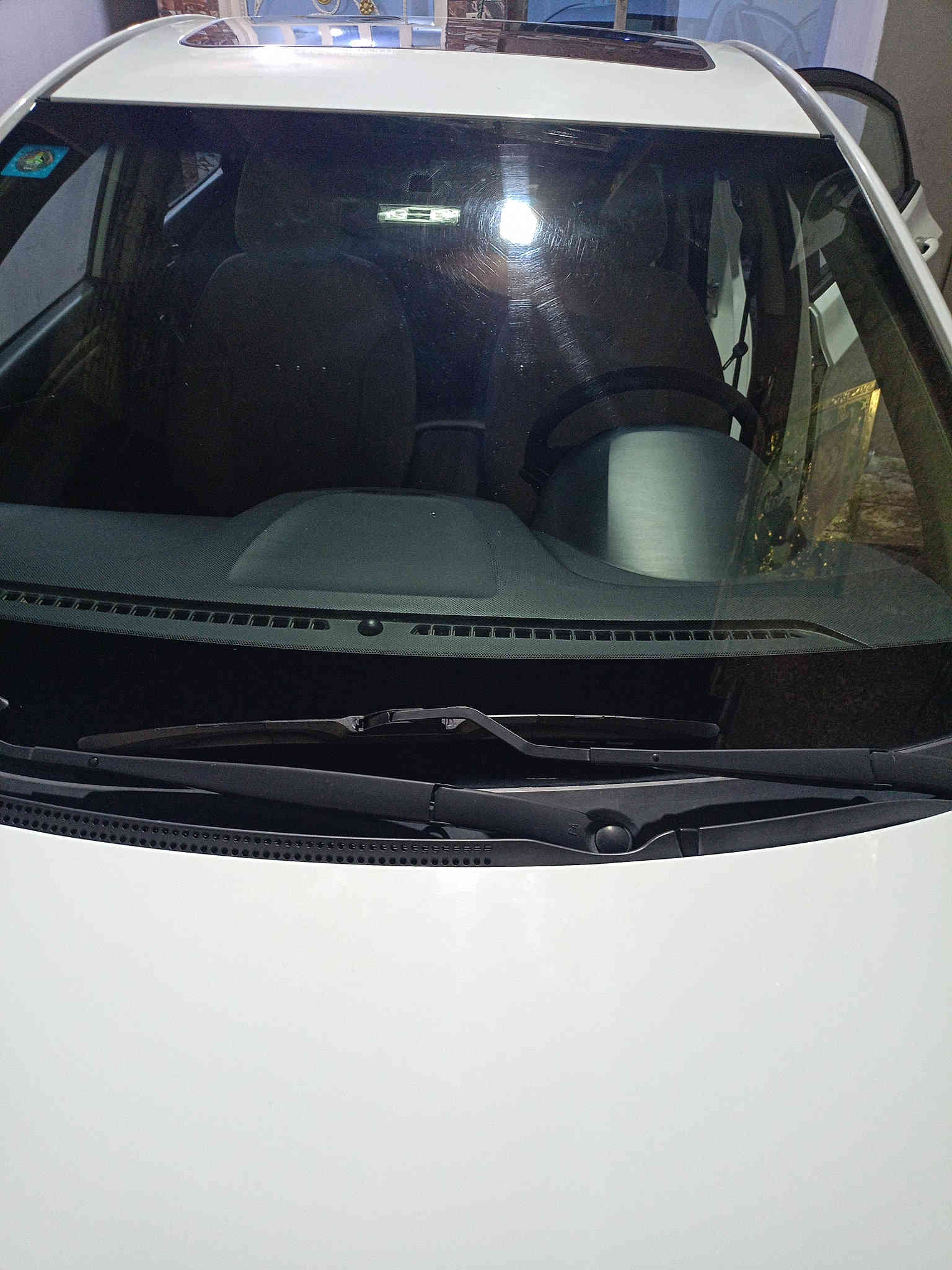 سلام عليكم اكسنت موديل 2015 خليجي ماشيه 60حقيقي سيارة كفاله عامه من ضربه و من يبديل ماعدا بل اهلال الخلفي صبغ قليل ونص دوسه سيارة العنوان بغداد السعر 118 رقم الهاتف ***********
