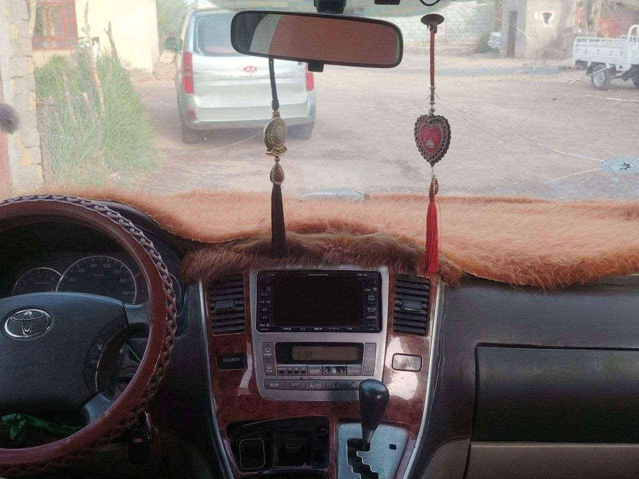 السلام عليكم
أسم سيارة الفرد افلون سته سندر كامري 
مكينه وكير جديد صارلي فتره شديتيه
سيارة كل موصفات كامله 120وبيها مجال 
رقم  ***********
