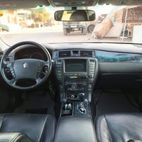 شاهينه • أبيض جلد • فتحة حساسات كاميرا