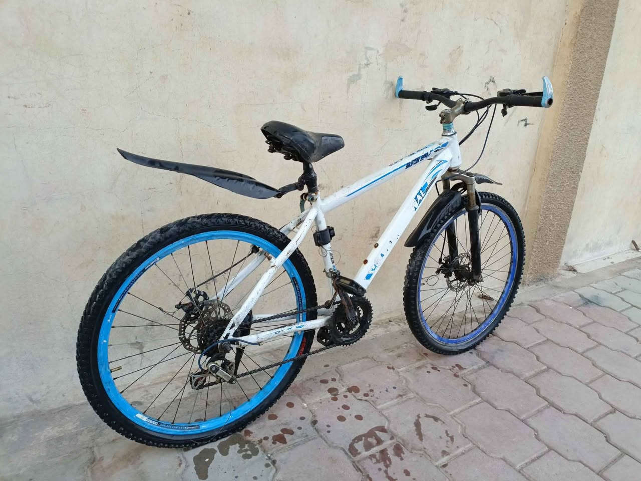 بايسكل جبلي حجم 26 نظيف ما بي عيب
گير شغال
تايرات نظيفة
بريكات شغالة
ويلات عدلة
البايسكل جاهز مثل ما موضح بالصور
شراي تعال خاص و دزلي صورته كركوك, العراق


**إذا كنت صاحب هذا الإعلان وتريد حذفه لأي سبب، رجاءا أرسل رسالة إلى الدعم الفني**