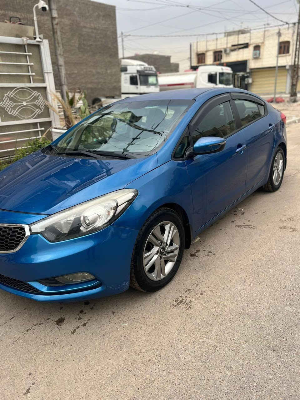 سلام عليكم فورتي موديل 15السياره بس دعاميه وبراكيت ابدلات السعر 100وبيها المحرك الفين دوش السياره جاهزه من كل النواحي ***********
