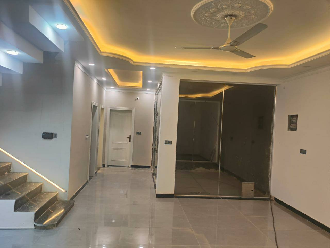 بيت للبيع 250متر خلف مطعم حياوي البيت كلش مرتب
حديث بناء درجه اولى 

استقبال 

وصاله

وغرف نوم عدد 2

ومطبخ حار وبارد 

وصحيات داخليه وخارجيه عدد3

حديقة 

كراج 

البيت تستلم مفتاح ابواب كامله جام مفرغات 

كلشي كامل  ويسلمك محجر درج تستلم مفتاح 

الاستفسار 

***********

***********

او مراجعة مكتبنا الكان في الديوانية الجزائر شارع المطاعم قرب صيدليه عالم الدواء اذا ارت بيع عقار او بناء اوترميم اوتنفيذ ما عليك فقط مراسلتنا 

المطور العقاري
