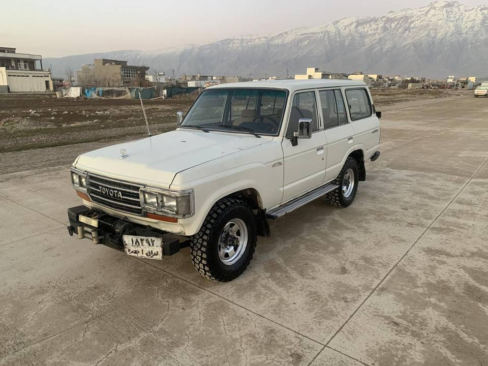 تویتا لاندکرۆزەرمۆدیل87مەکینە 3ئیف6گیر پاوەرپیش دیسک چکنیت وینج خازوبەنزین مەکینەوگیرو ئەکسل بەشەرت دەبڵ ئەکسل قورسوسوکی ێئیشدەکات دەعمو وەرگەڕاوی نیە 4تایەی ڕووسی لۆکی لەژیرە کارەبای زۆرمەزبوتە لایت ڤلجە گەرمی گشتی ئیش دەکات تەقەو ڕەقەی بەشەرت سعری 38گەڵاو مەجال ***********
*********** السليمانية, العراق
