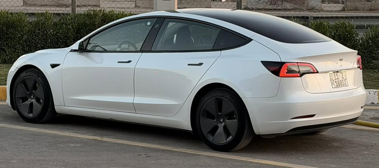 #تسلا موديل 3 مراوس فقط رجاءا
TESLA MODEL 3 

السيارة اون لاين

تك ماطور 

 محدث عربي اخر تحديث

#الموديل : 2023

 رقم بغداد بأسمي

حادث بنيد فقط 

وباب بي كلير من امريكا 

#المواصفات :

▪️ سقف بانوراما زجاج

▪️ شاشة كبيرة حجم 15 بوصة

▪️ حساسات الاجتياز الجانبية 

▪️ طقم ويل حجم 18 مع طقم تاير بحالة ممتازة 

▪️ كاميرات خلفية وجانبيه

▪️ باب جنطة كهربائي شفط

▪️ غرفة السيارة جلد ابيض اصل 

▪️ تحكم كهربائي متكامل لمقاعد المقدمة 

▪️ شاشة كبيرة لمجموعة من الايعازات 

▪️تحكم بالسياره عن طريق الشاشة

▪️ نظام قيادة آلية Auto Pilot

▪️ عداد ديجيتال

▪️ تشغيل تلقائي

▪️ نظام قيادة ذاتية Full Self drive

▪️ نظام (RCTA) للتنبيه عند الرجوع للخلف

▪️ نظام (RSA) لكشف لافتات السرعه للطريق

▪️ نظام (PSC) الرادار الذكي لمنع الاصطدام 

▪️ نظام (LTA) لتحديد المسار على الطريق

▪️ الدخول الذكي

▪️ نظام ترفيهي كامل متكامل يحتوي على ( YouTube / WhatsApp / Tik Tok / Netflix)

‏▪️ Wifi

‏▪️ GPS

‏▪️ MAPS

‏▪️ Bluetooth

‏▪️ AUX

‏▪️ USB

تفاصيل اكثر

***********
