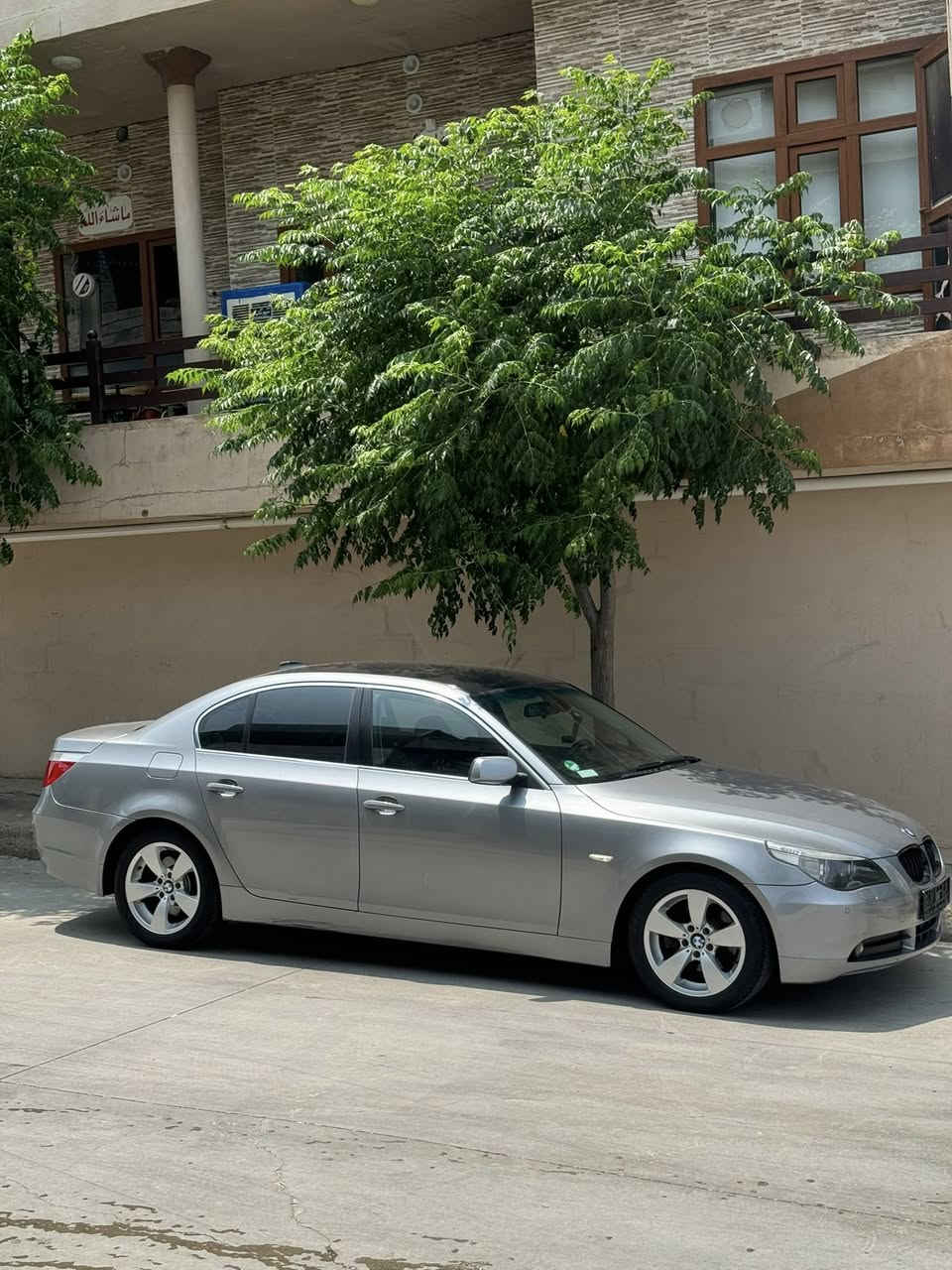 BMW E60 525i
🇩🇪📦 بسم الله الرحمن الرحيم 
موديل / ٢٠٠٤
كير او محرك / ٥٢٥ بنزين گير عادي
لون داخل / اسود ⚫️
✅ حساس 
✅ ٨ ، ايرباك
✅ كشن كهرباء او هيتر 
✅🇩🇪 شرط مكينة گير كهرباء🇩🇪✅
سيارة بدون رقم 
 🇩🇪جاء من ألمانيا
مكان كلار
صبوغ ٢ جملخ خلفي بدون ضربة
سعر > 💵 رقم.تلفون / *********** واتساب فايبر
