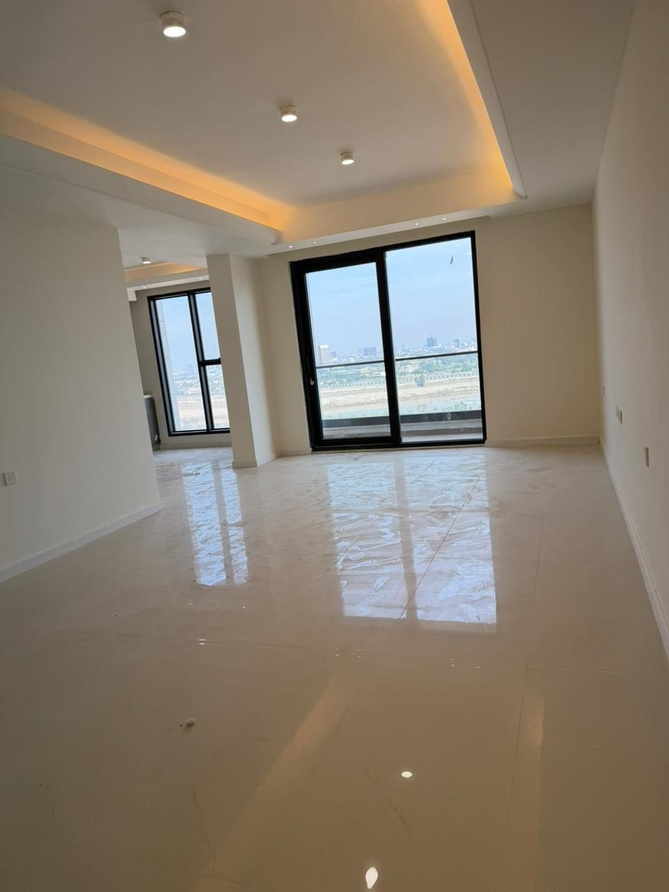 📍 العنوان: مجمع مارينا السكني
📐 المساحة: 145 م²
🏢 البناية: C4
🛏 عدد الغرف: 2
🚿 الحمّامات: 3
🛋 صالة + غرفة غسيل
🌅 الإطلالة: خارجية مباشرة على نهر دجلة

💰 السعر الكلّي: 275 (قابل للتفاوض)

📞 للاستفسار: ***********
