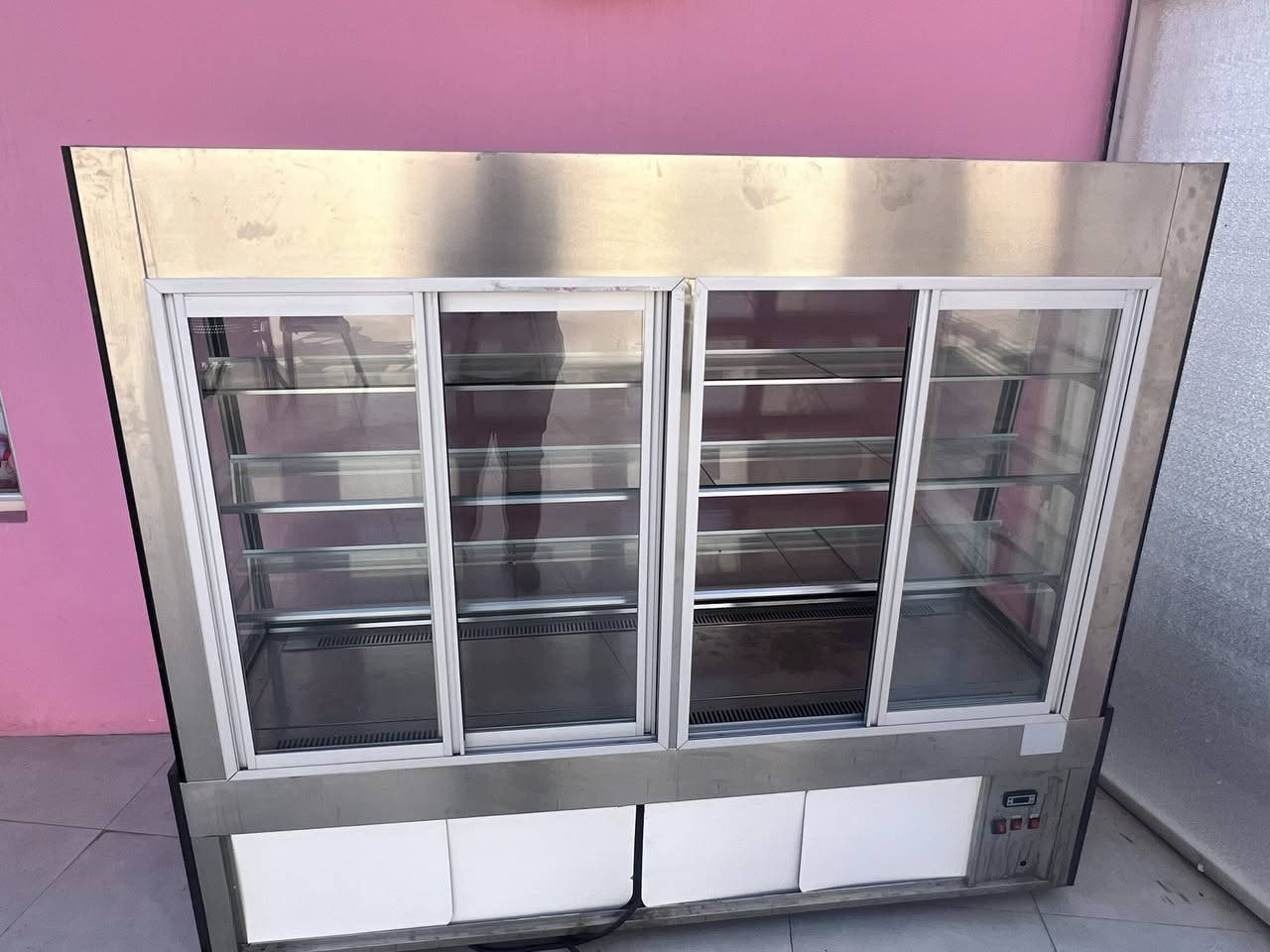 عارضة حلويات حجم كبير للبيع
مستعمله شغاله كامله ماركة اوكور شركة الزان 

السعر ١٧٥٠ م


**إذا كنت صاحب هذا الإعلان وتريد حذفه لأي سبب، رجاءا أرسل رسالة إلى الدعم الفني**