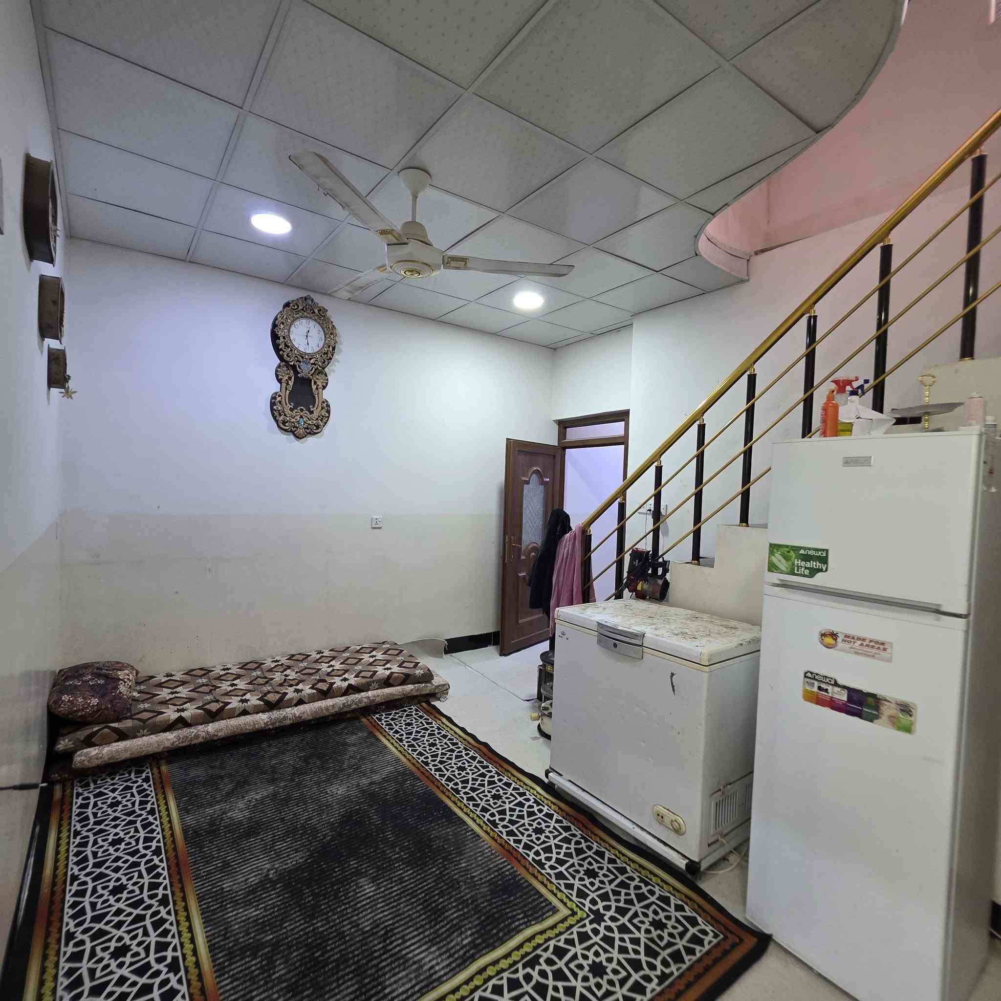 ؜🏠 عروض مكتب الرحمن 🏠
ـ ـ ـ

🔻 ( عقار للبيع زراعي مضمنون   ) 

 مساحه الدار : ١٠٠  متر

 طابق الاول :  استقبال  + مطبخ  + غرفه نوم + صحيات 

طابق الثاني : غرفه نوم واحدة وبيتونه

#العنـوان : الواسطي خلف شقق الغاز 

#السعر: فقط اكتب تم ويصلك السعر على الخاص
ـ ـ ـ
نستقبل جميع العروض للدور السكنية والتجارية والزراعية بكافة مناطق كركوك
للمزيد من المعلومات مراجعة مكتب الرحمن للعقار
🔸ساحة الاحتفالات - ️شارع الغذائية - مجاور صيدلية ضحى عدنان.
أو الاتصال على:
***********
***********
***********
