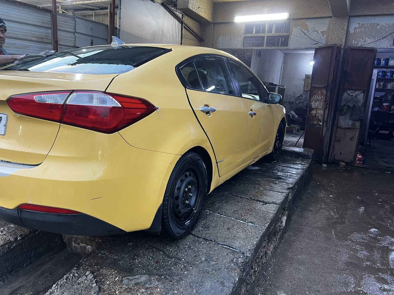 فورتي موديل ٢٠١٦ كيرررر عادي 

وارد أمريكي محرك ١٨٠٠ بيها نضوح من الجبنه 
حادثها بجم 
السياره ماشيه ٩٠ الف 
سنويه جديده مصفره هيئه وغرامات 

السعر ٧٩
مكان السياره بغداد الشعب 

الاتصال فقط لا تراس   ***********
