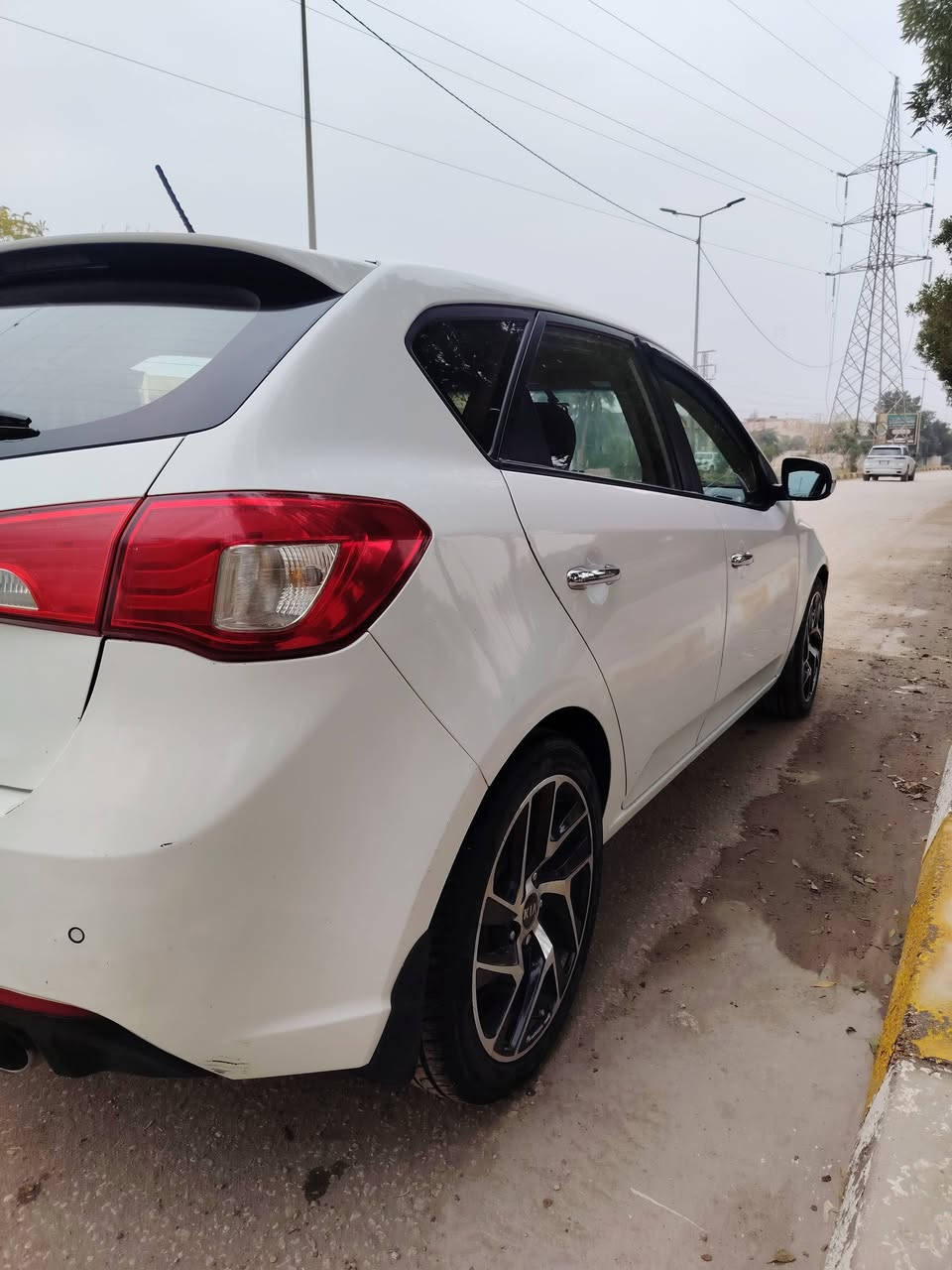 السلام عليكم كيا سيراتو موديل 2012 محرك 2000 دوش فول مواصفات ماعدا البصمة بيها بس بارد بخشم البنيد والجاملغ الخلفي السيارة خير من الله على ايدي ماناقصها اي شي السعر 110 وبيها مجال للاستفسار
*********** بي واتس اب
مكاني حلة - المركز
