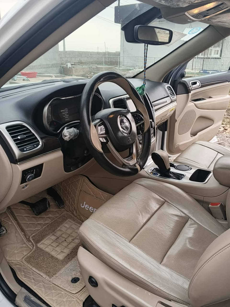 السلام عليكم جيب لاريدو لمتد 2017 أمريكي، مواصفات ليمتد فول بدون صبغ بدون ضربه، ماشي 84 ألف سگف پانوراما كشنات هيثر وتبريد سياره نضيفه حيل.
للتواصل على الرقم : ‏‏ 0773 558 8255
