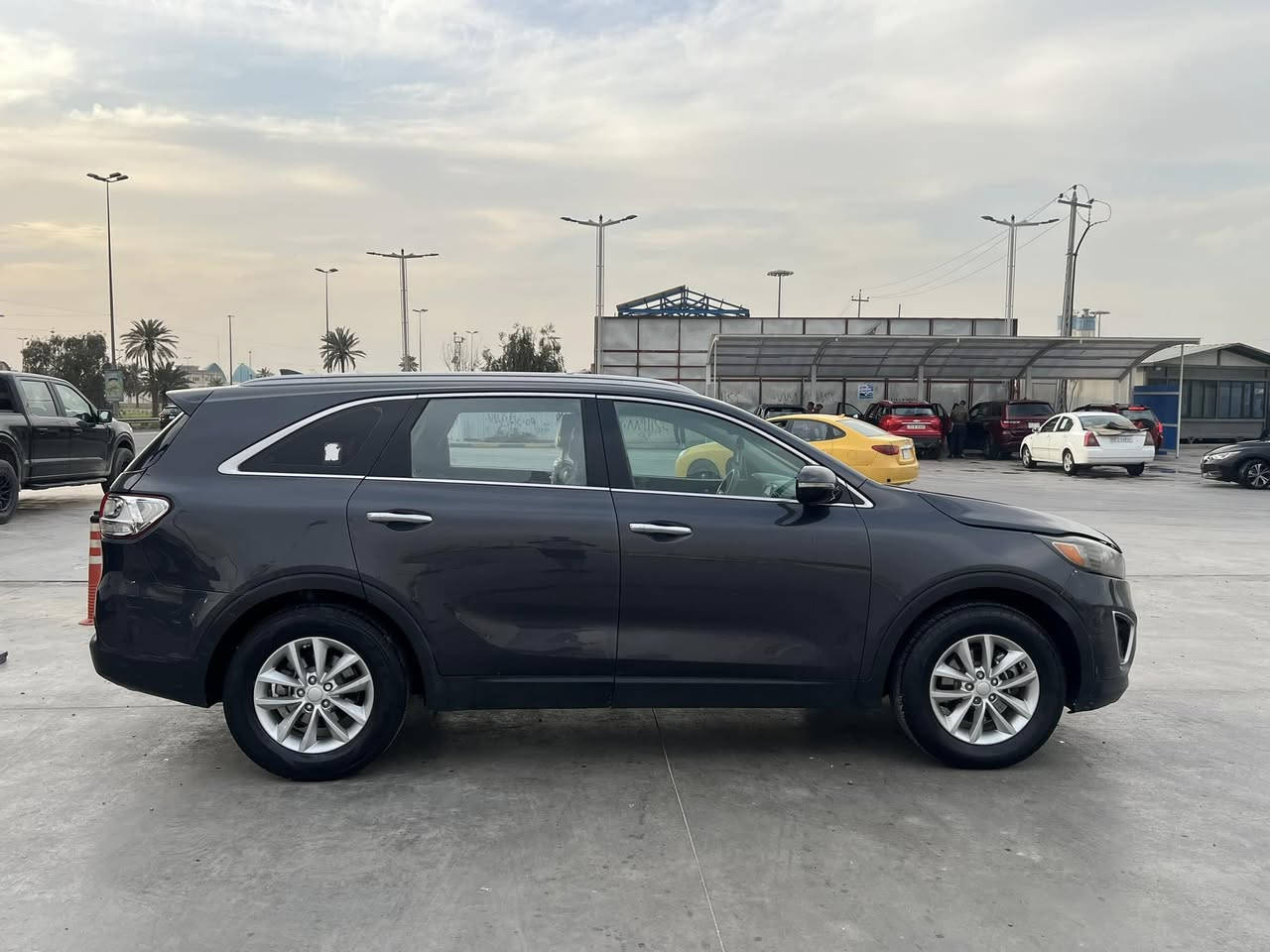 كيا سورنتو 2017 
مكلف بالنشر 
مواصفات / كشنات تبريد تدفئه/استيرن تدفئه / شاشه كبيره/ مود قياده /ايكو اسبورت نورمال / مانع انزلاق /
ملاحظه/ بنيد  تبديل اصلي / جاملغ صبغ حادث امريكا
 مكاني بغداد/ 
142 $ بيها مجال
 للاستفسار اتصال او واتساب 
***********
