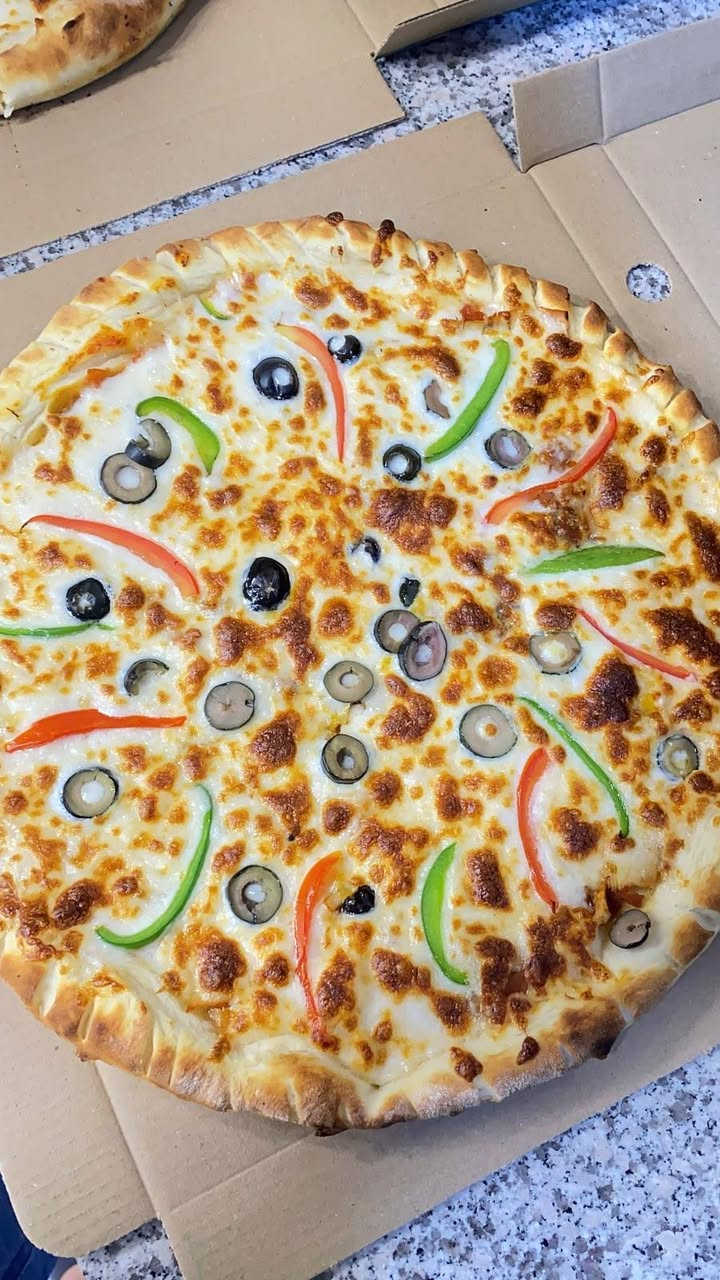 🍕عرض اليوم من مطعم شهم للوجبات
السريعة!
لأنكم تستحقون الأفضل، جمّعنا لكم الطعم الأقوى والسعر الأوفر في عرض واحد! اليوم هو يوم بيتزا الدجاج لعشاق المذاق المميز .
تفاصيل العرض الحصري:
• بيتزا دجاج (صغير): ب 3 آلاف فقط!
• بيتزا دجاج (وسط): ب 5 آلاف فقط!
• بيتزا دجاج (كبير): ب 8 آلاف فقط!
! ملاحظة: العرض متوفر لليوم فقط! لا تفوتوا الفرصة واطلبوا الآن.
ما للطلب والاستفسار:
• رقم الهاتف: [***********]
• العنوان:[الحصوه الشارع العام مجاور جامع اسامه]
مطعم شهم.. الطعم الأصيل واللقمة الهنية!🍕🍕
