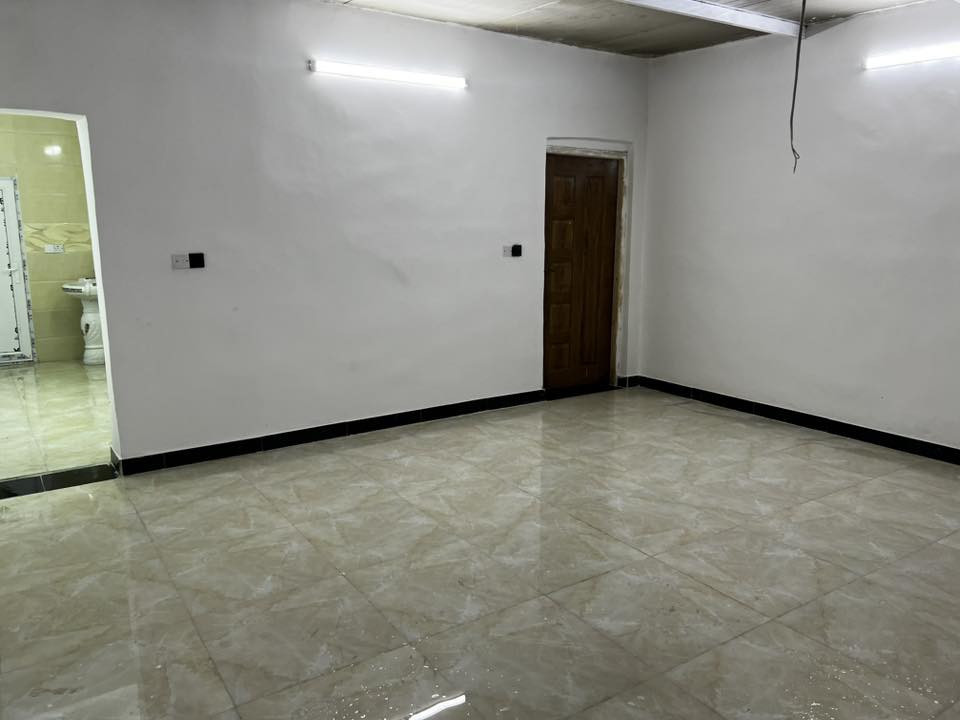 بيت 120 م 
طابق ثاني للايجار
بناء جديد وجاهز من كلشي 
غرفة نوم وحده كبيره
استقبال كبير 
مطبخ / حمام / طرمه كبيره
تانكي / سخان / ماطورين صاعد ونازل
الايجار 350 الف 
للاستفسار : ***********
