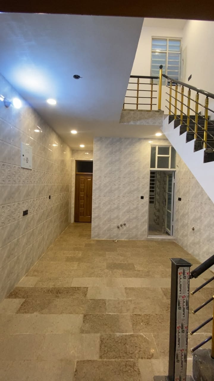 يالله مشتملات #للبيع
المساحة 80م
الواجهة 4 والنزال 20

🏡يحتوي كل مشتمل على مدخلين وخدمات خارجيه
واستقبال ومطبخ حار وبارد وخدمات وغرفة نوم

2️⃣والطابق الثاني غرفتين نوم وخدمات 

📍العنوان : حي اور فلكة صباح الخياط
قرب مطعم صلاح كبة

☎️مكتب ارض الخيرات
***********
